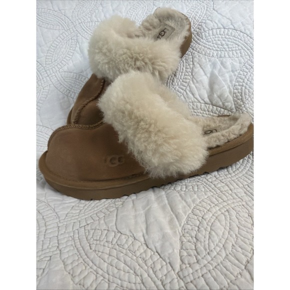 UGG Other - UGG Disquette Chestnut Shearling Leather Girls size 2 Slippers Sandals EUC